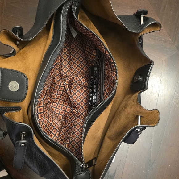 Sondra Roberts Elegant Black Tote - Picture 4 of 4
